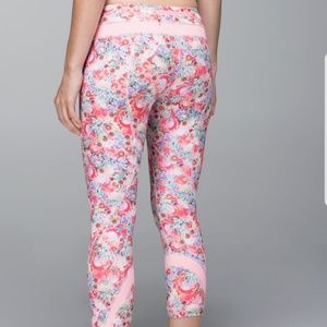 Lululemon Flowabunga Crops "Retired & like new"